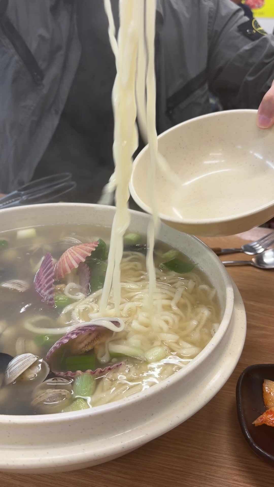 해운대 좌동재래시장 맛집 '해운대31cm해물칼국수 본점' 주차지원 및 영업시간