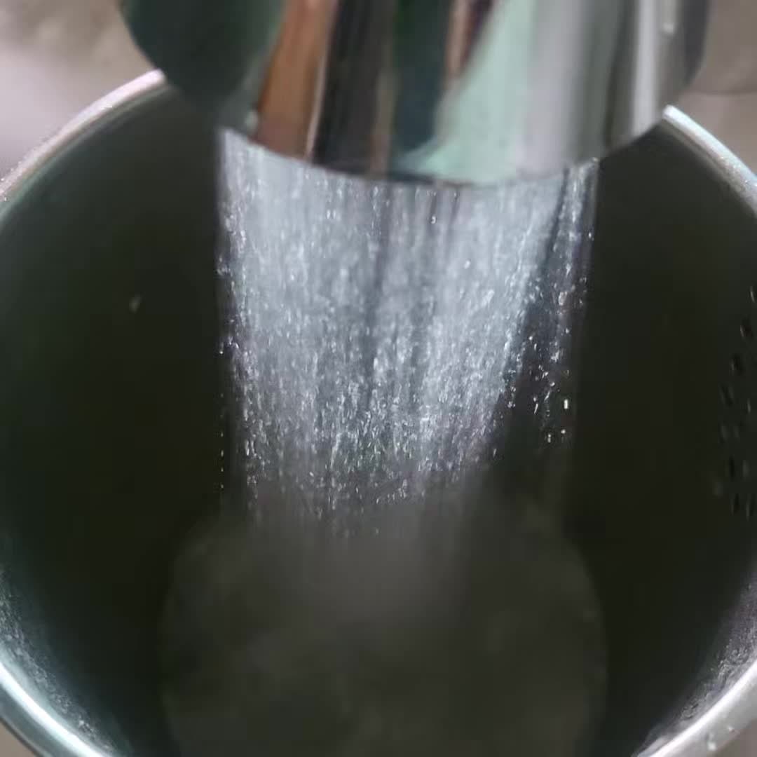 수돗물 잔뜩 받아 새로 산 전기 포트 소독