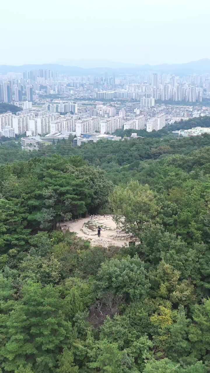 대전 가볼 만한 곳: 도솔산 정상 보루에서 찍은 드론 비행 풍경