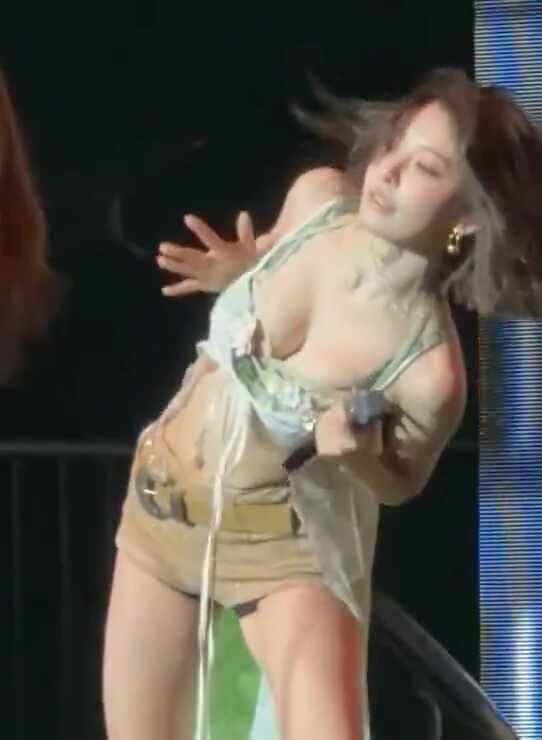Surprised by LE SSERAFIM's Sakura at Her LA Concert: "Kkura, When Did You Grow Up So Much? LOL"