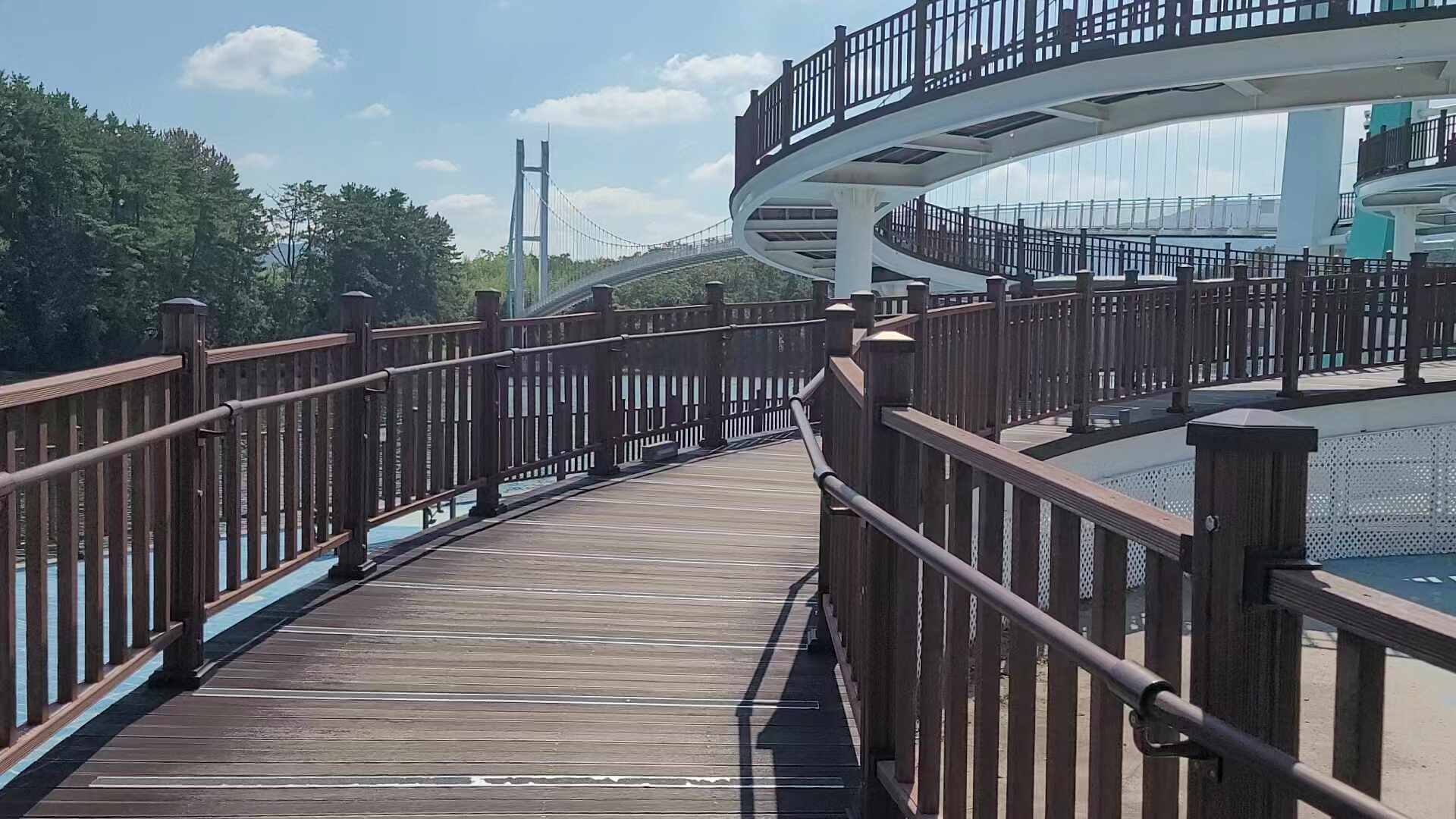 거제 칠천도 씨릉섬, 출렁다리