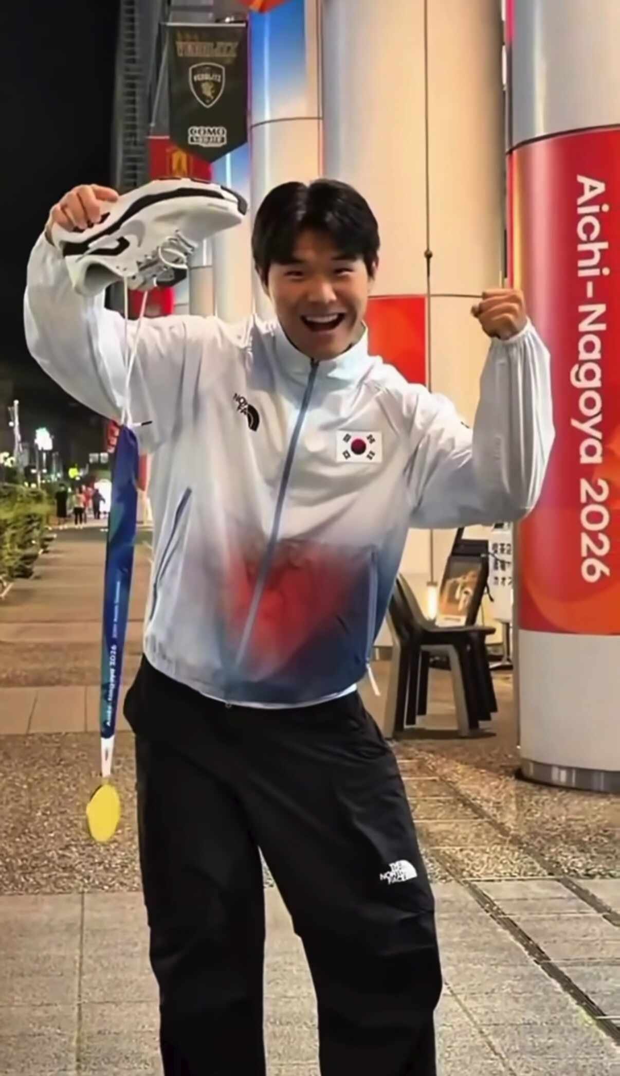 “금메달 따더니 지뢰 사고 조롱?” 최우진 세리머니부터 박승수 전역모까지 축구 국대 논란....