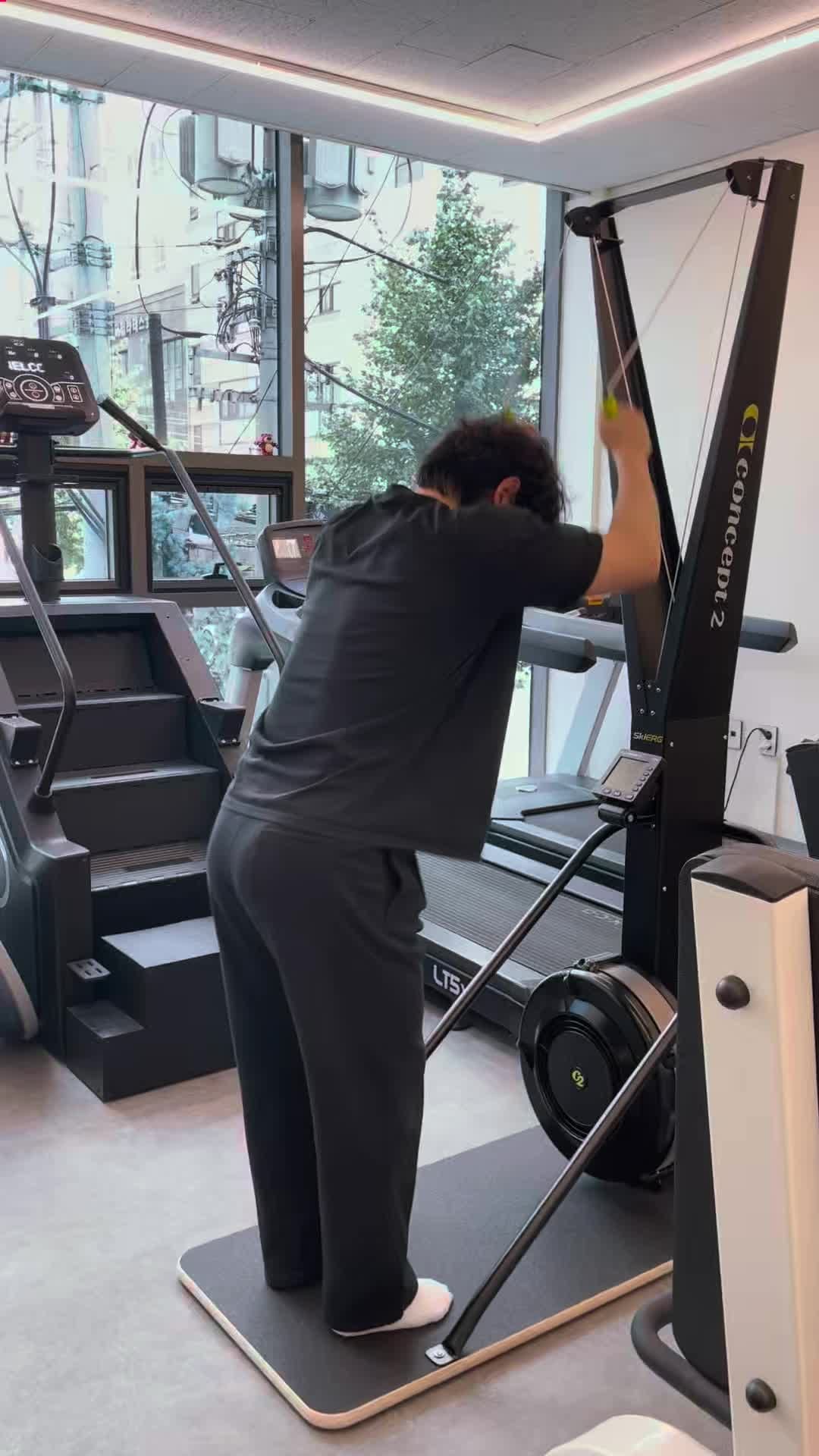 김수민 PT STUDIO 컨셉 2 스키에르그 입고
