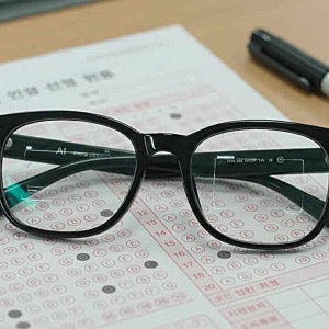 "안 써도 걸린다" 수능장 AI안경, 가방에만 있어도 시험 무효