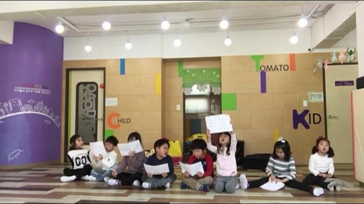  우쿨렐레 수업 中 신나게 노래부르기^^