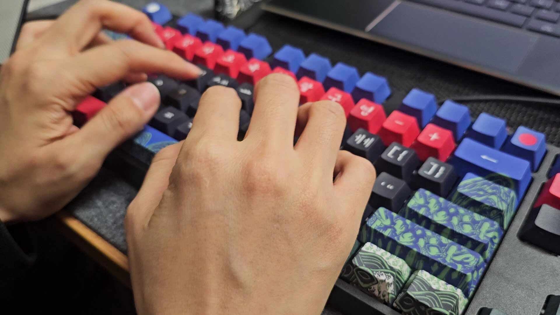 에이투 타음 일월오봉도 케이 에디션 디자인 브랜드 LED 단청 기계식 사무용 유선 키보드 저소음 적축