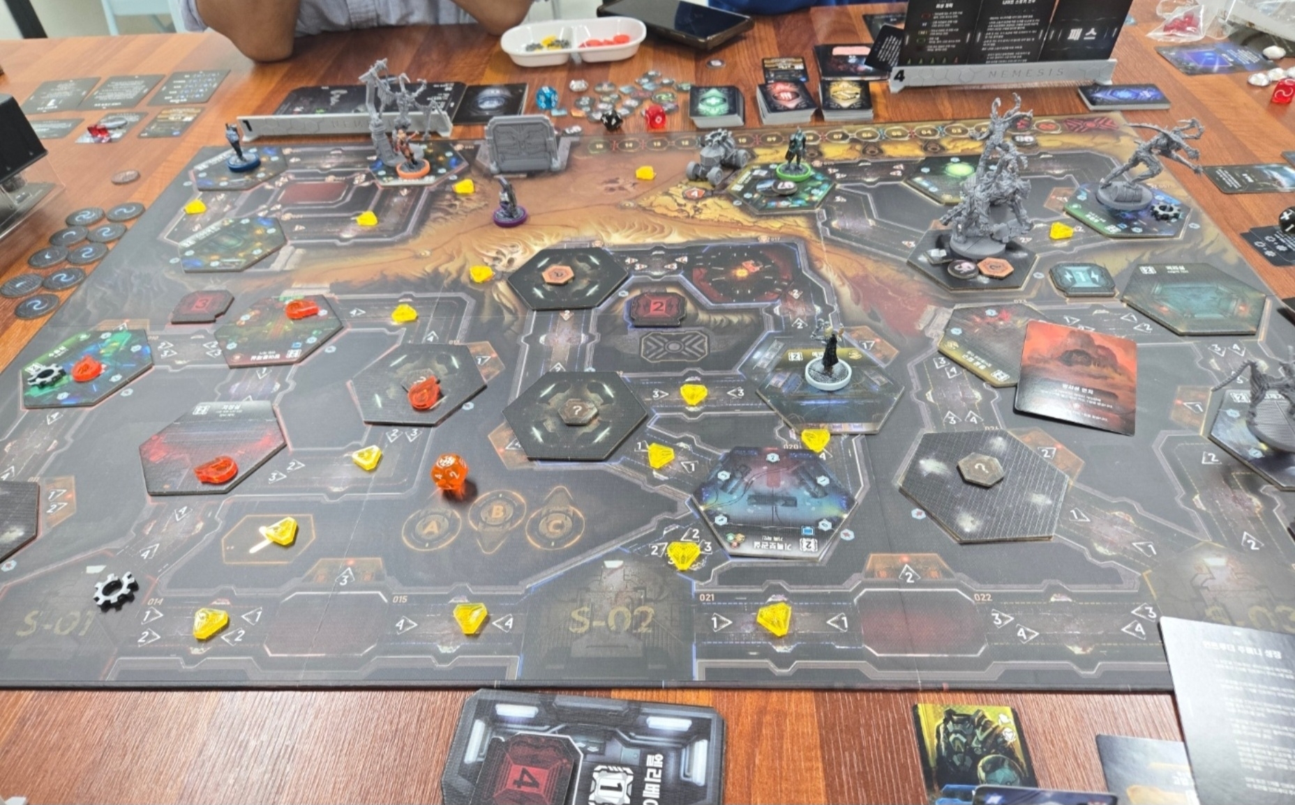 첨부된 사진 첨부된 사진