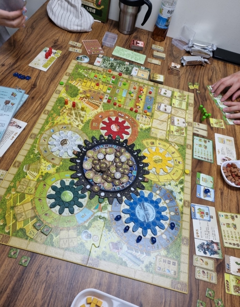 첨부된 사진 첨부된 사진