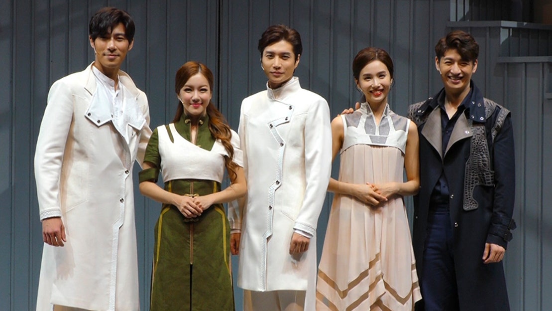 [S영상] 손호영 린지 박은석 오소연 김다현, '페스트 주역들의 포토타임' (페스트 프레스콜) - 네이버 TV
