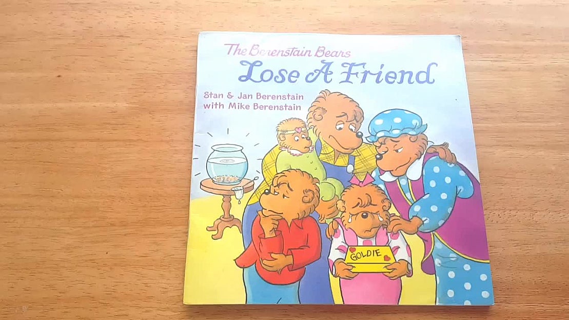Children's book read aloud _ The Berenstain Bears Lose A Friend - 네이버 TV