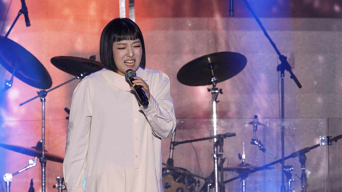 정인 Jung In '장마 Rainy Season': 직캠: 221009: 2022 강동선사문화축제 공연 - 네이버 TV