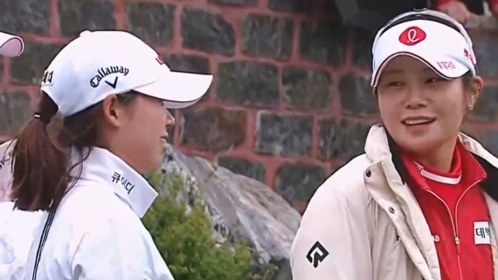 두 번이나 풍덩 나란히 공을 물에 빠트린 이소영-황유민 [아쿠아가든 디 오션 컵 골프구단 대항전 최종일]