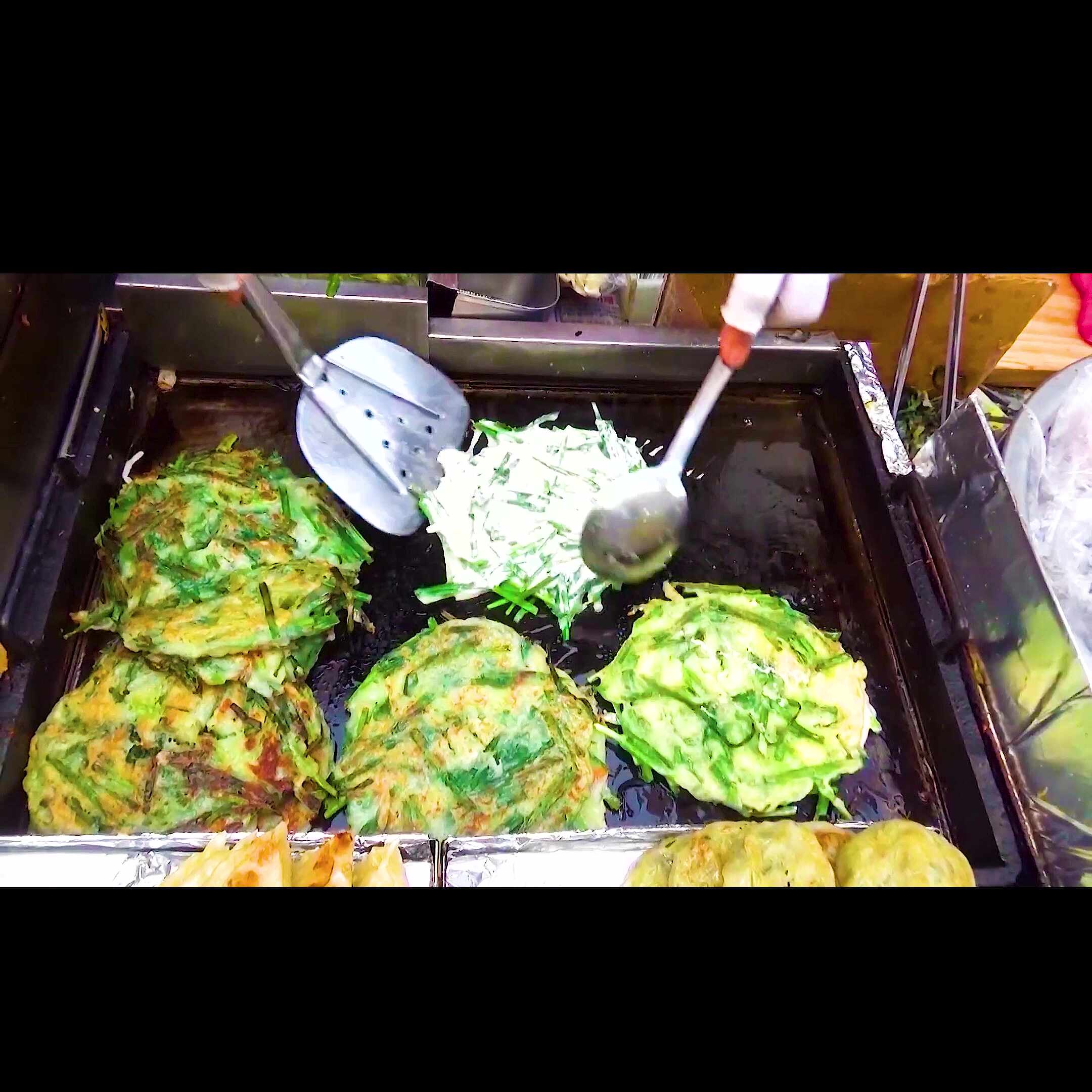 부산 남포동 국제시장 먹자골목 66번집 오징어무침 찌짐 만두 떡볶이 어묵 seasoned squid mandu