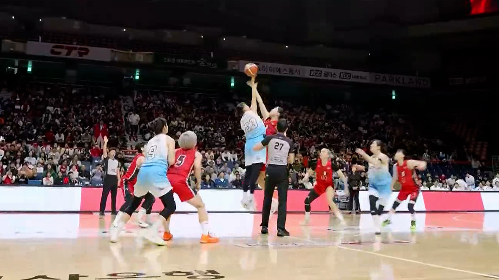 '사상 첫 여자 감독 맞대결' 개막전 승리하는 BNK 썸