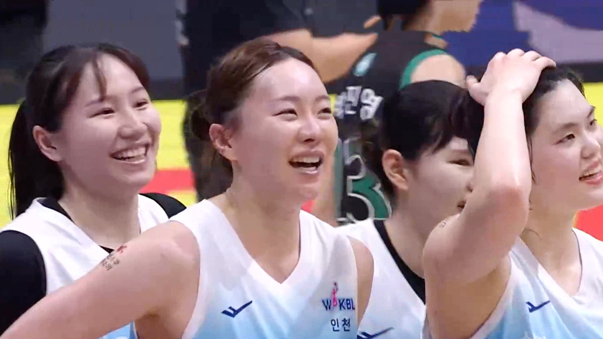 '압도적인 경기력!' 신한은행, 홈 개막전에서 하나은행 완파!