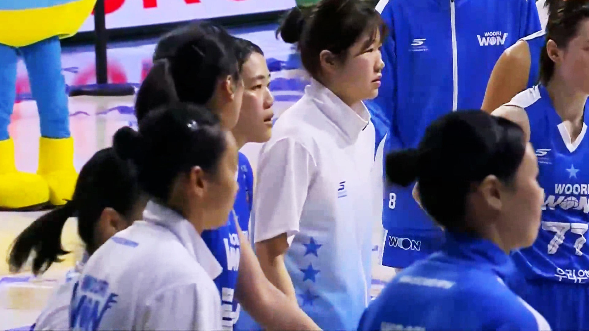 '2연패 탈출!' 백투백 매치에도 신한은행을 꺾은 우리은행