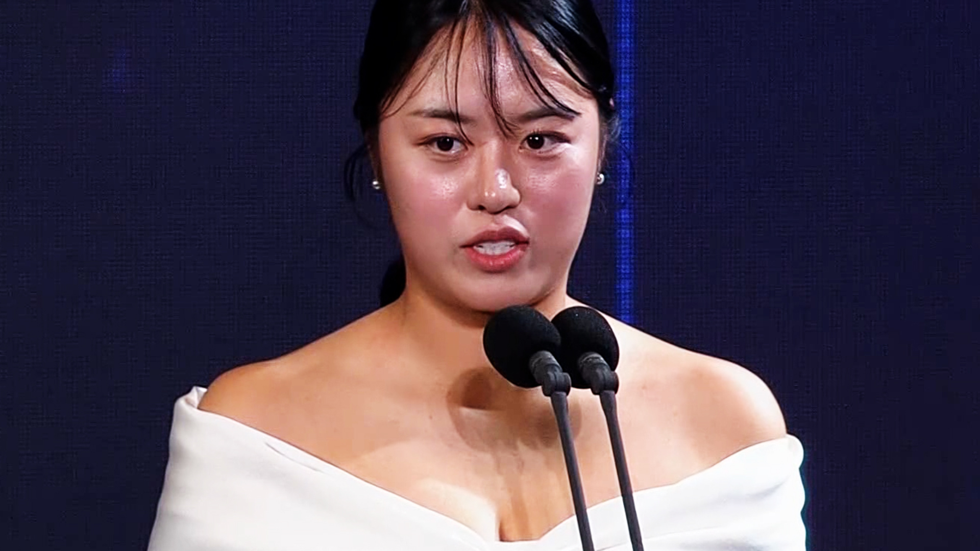 '생애 단 한 번의 기회' 신인상을 수상하는 서교림 [2025 KLPGA 대상 시상식]