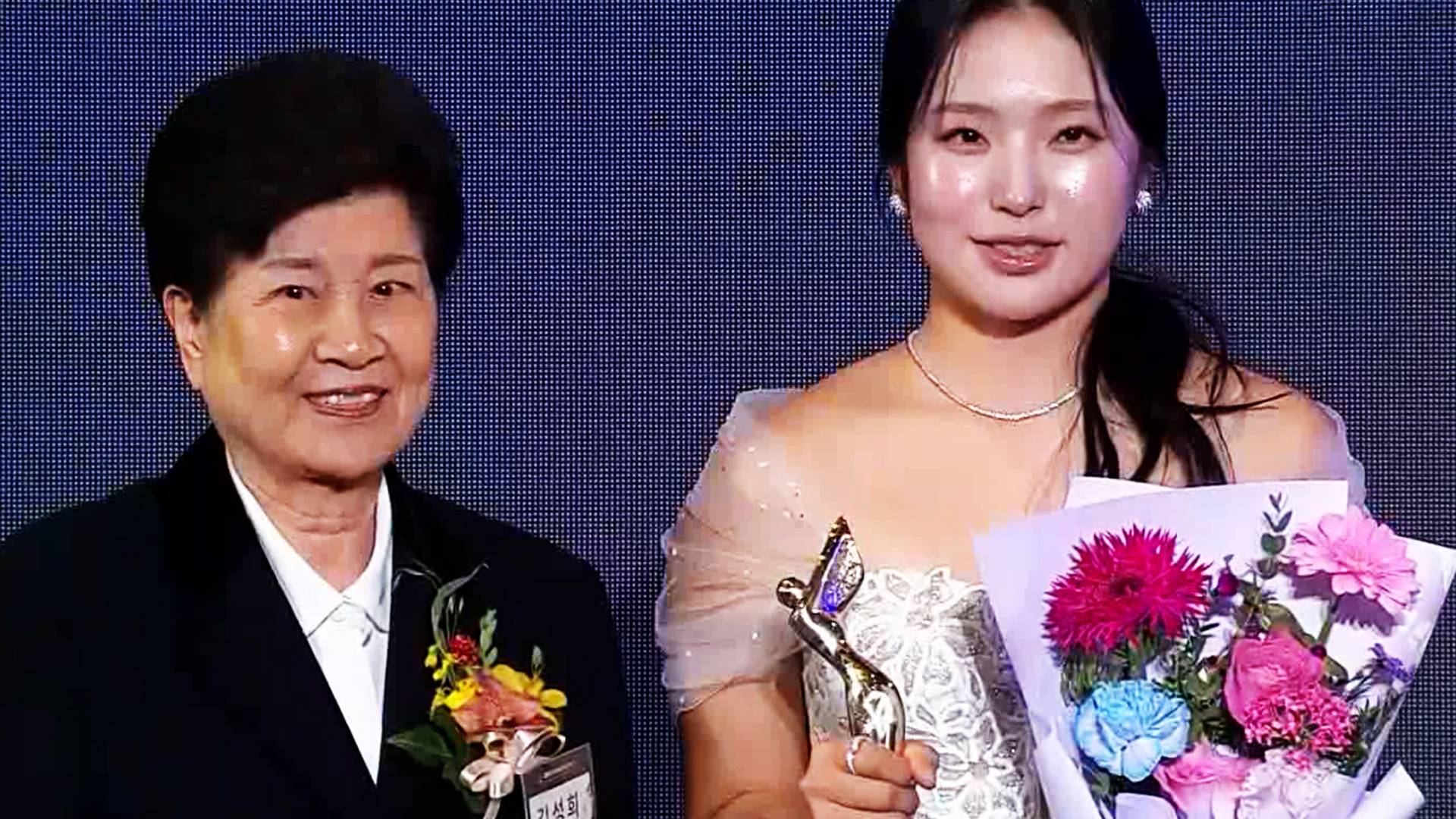 '4년 만에 60타수대' 최저타수상의 주인공은 유현조 [2025 KLPGA 대상 시상식]