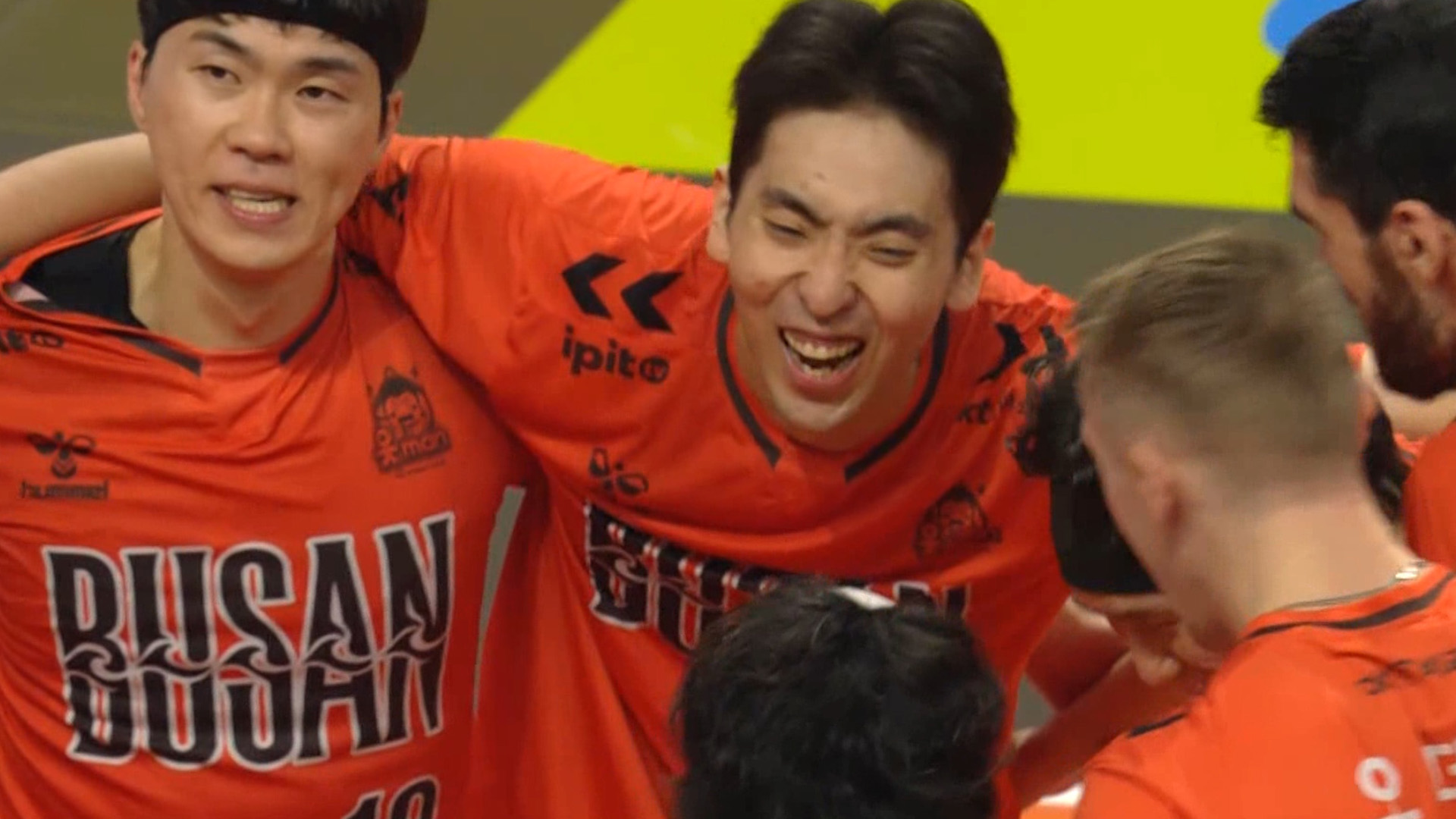 '최초의 홈 연승!' 5세트 접전 끝에 승리한 OK저축은행!