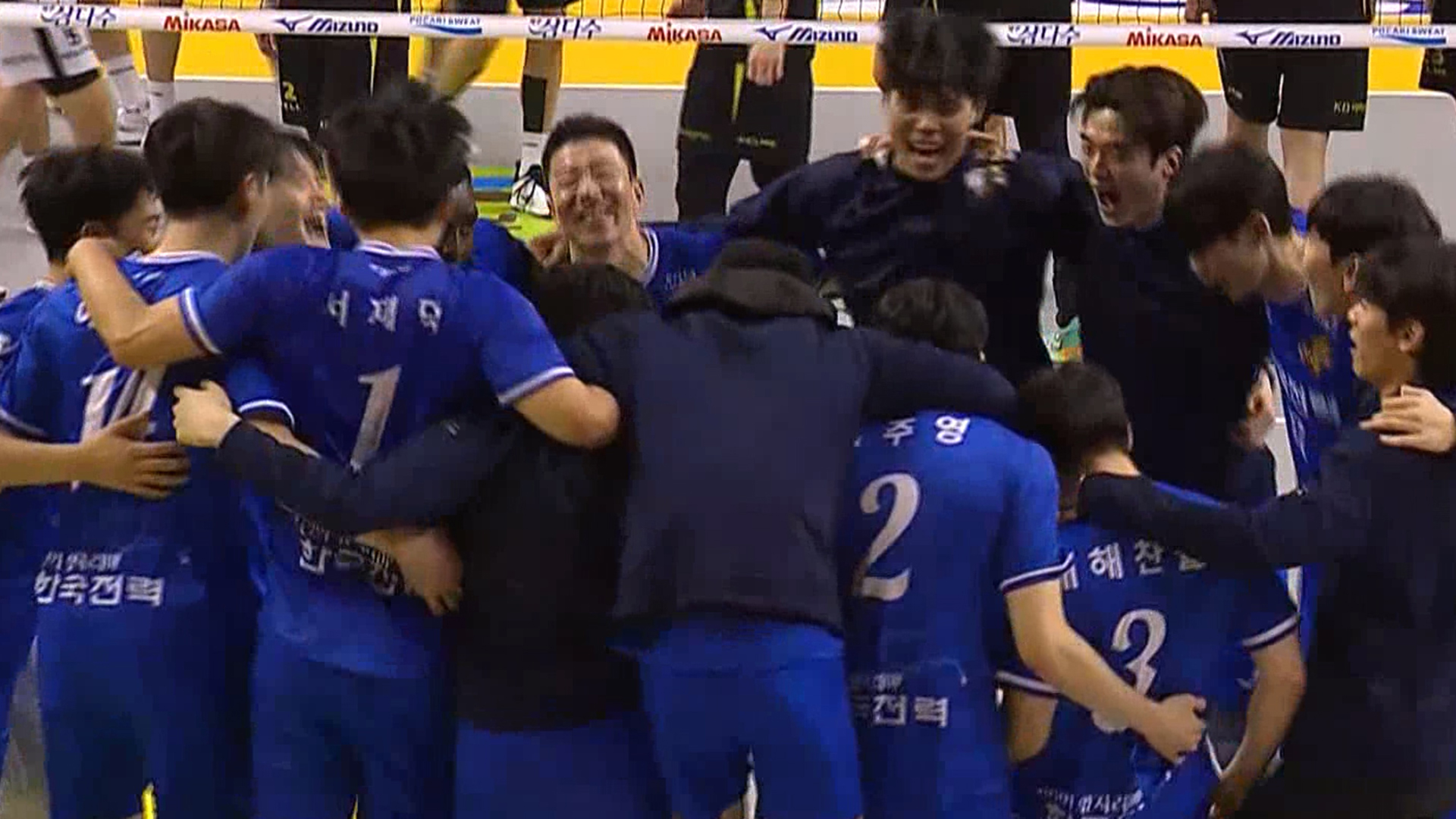 '1R 패배 설욕' 한국전력, KB 상대로 완벽한 셧아웃 승리!