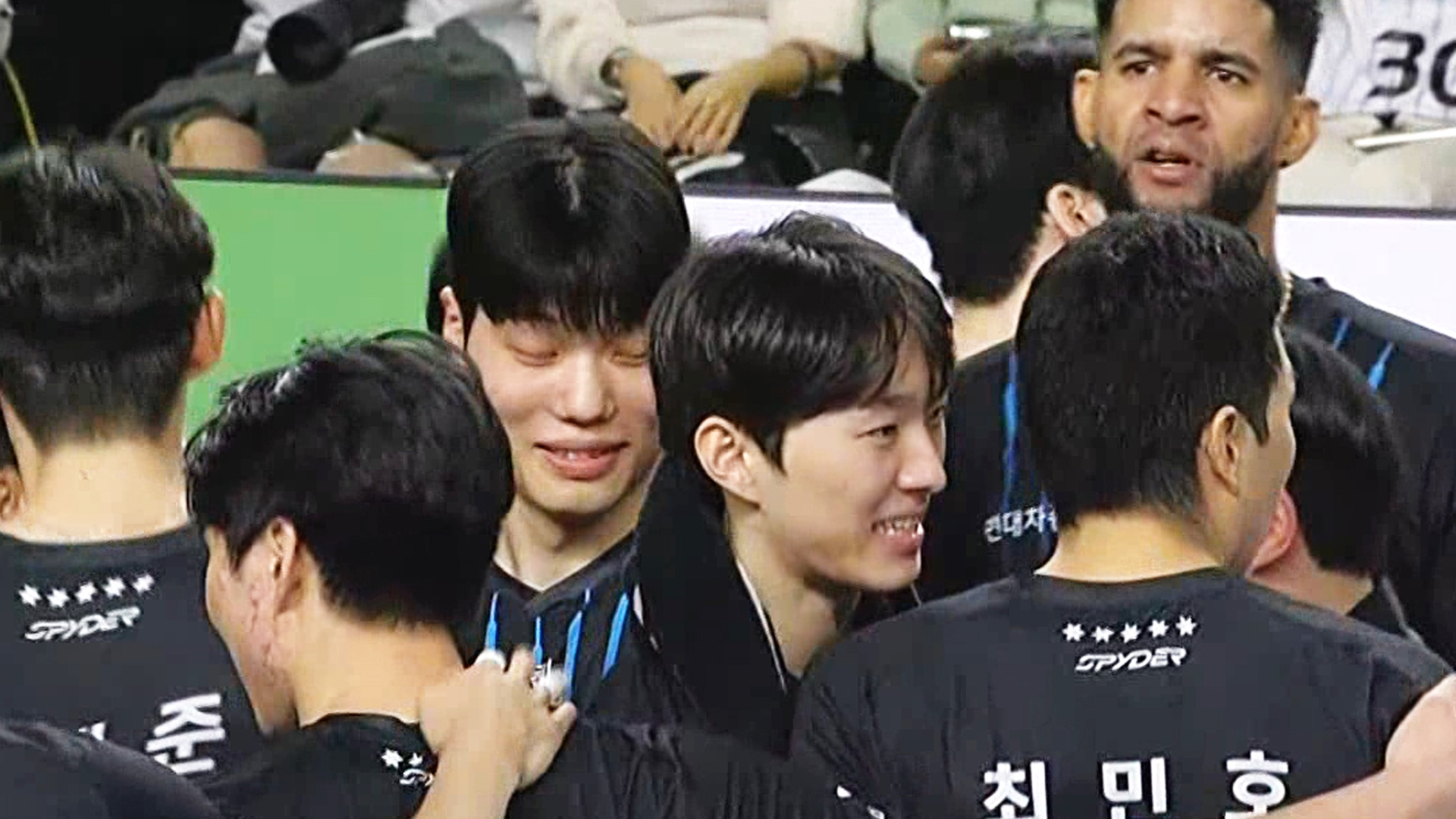 '2위 탈환!' KB손해보험을 셧아웃 완파한 현대캐피탈