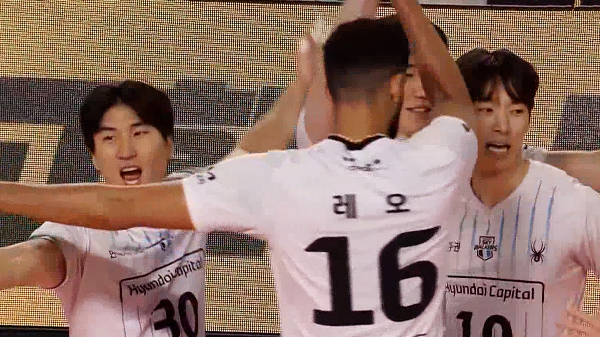 '레오를 막을 수 없다!' 현대캐피탈, 3연승과 함께 선두 맹추격!