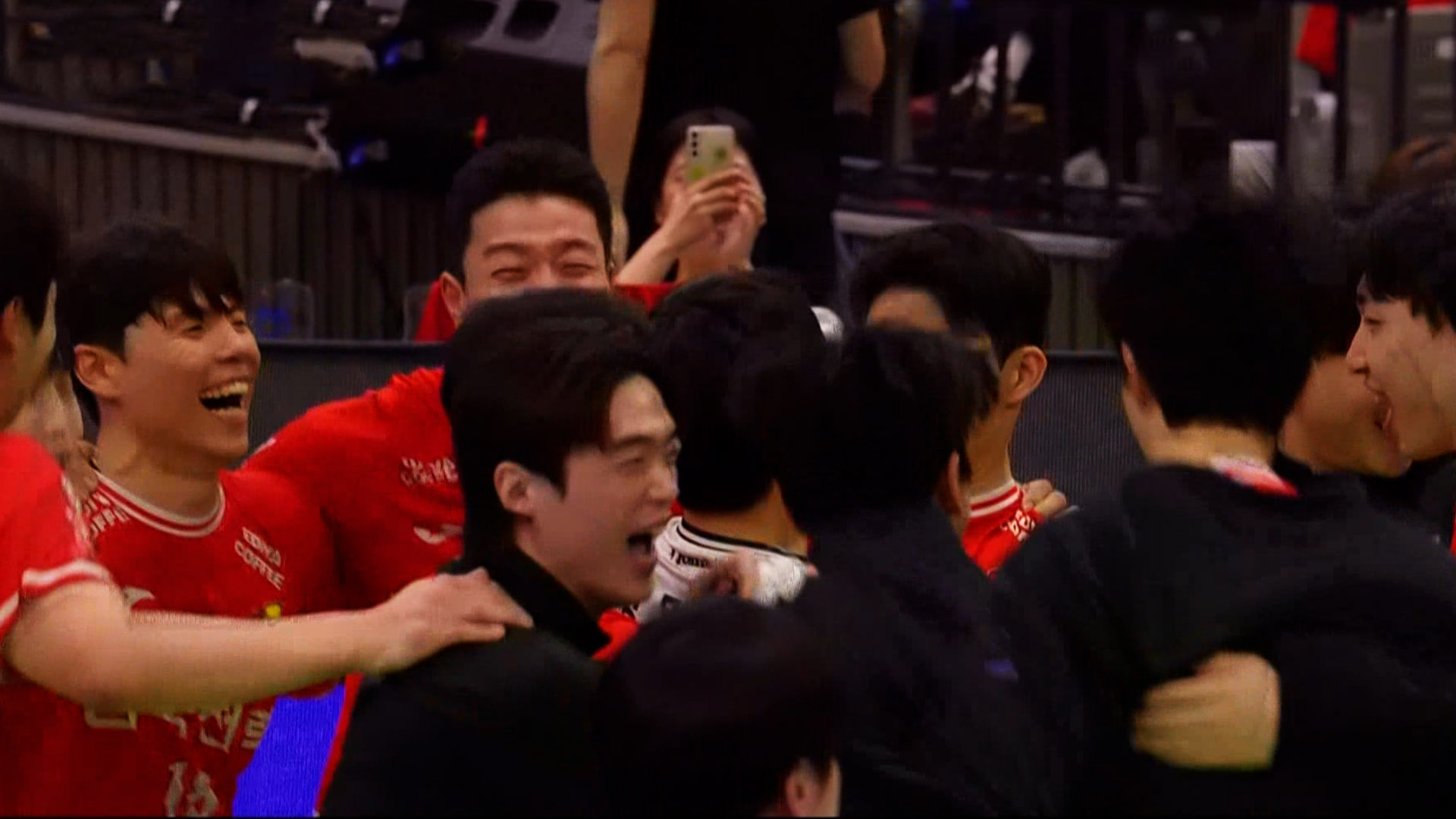 '블로킹과 서브의 힘' 셧아웃 승리로 3위에 등극하는 한국전력!