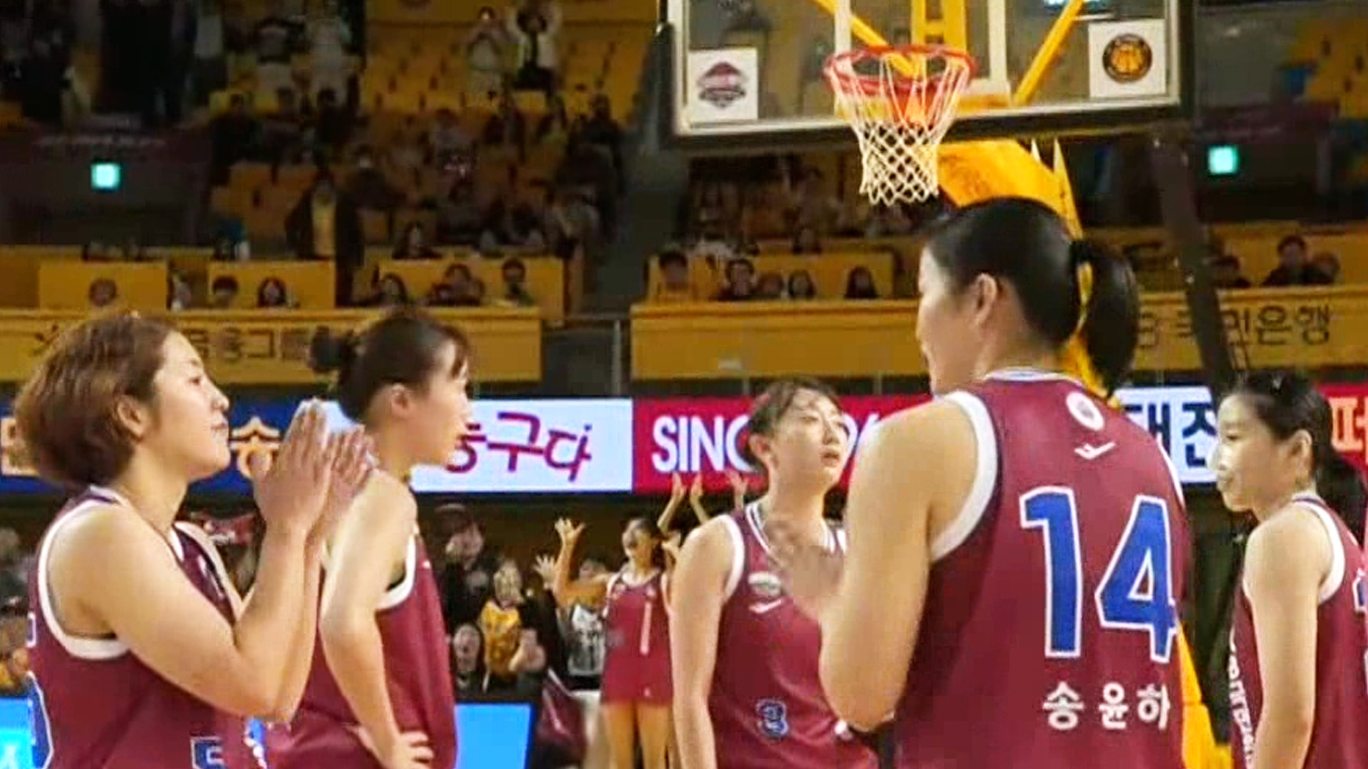 '3연패 탈출!' 청용대전에서 승리한 KB스타즈