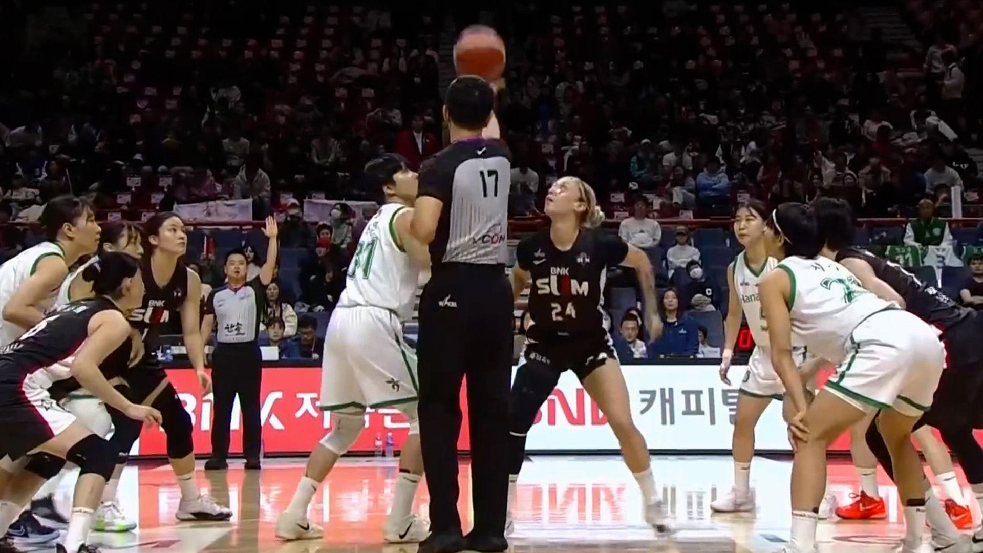 '3연승' 1위 하나은행 잡아내며 격차 줄이는 BNK 썸