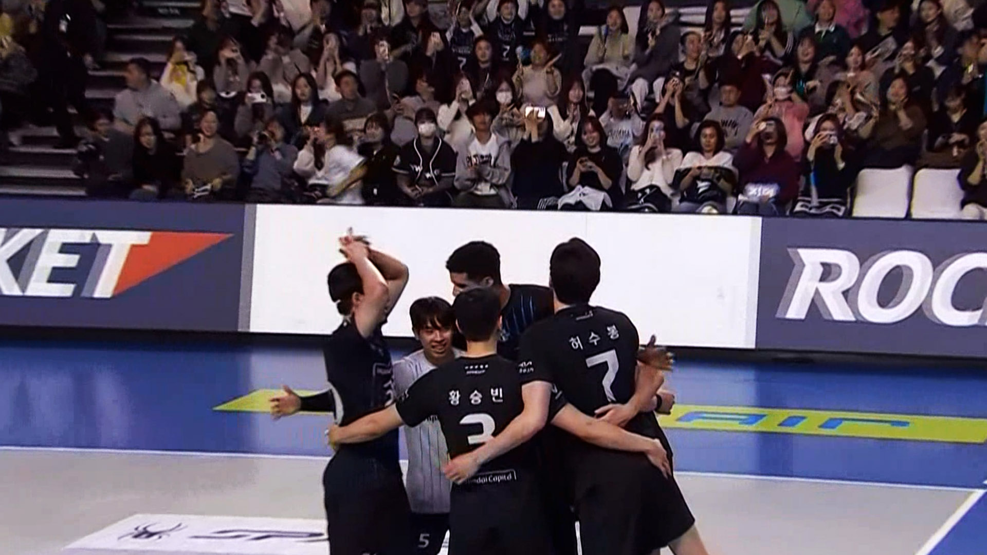 '시즌 맞대결 첫 승!' OK저축은행에게 완승을 거두는 현대캐피탈!