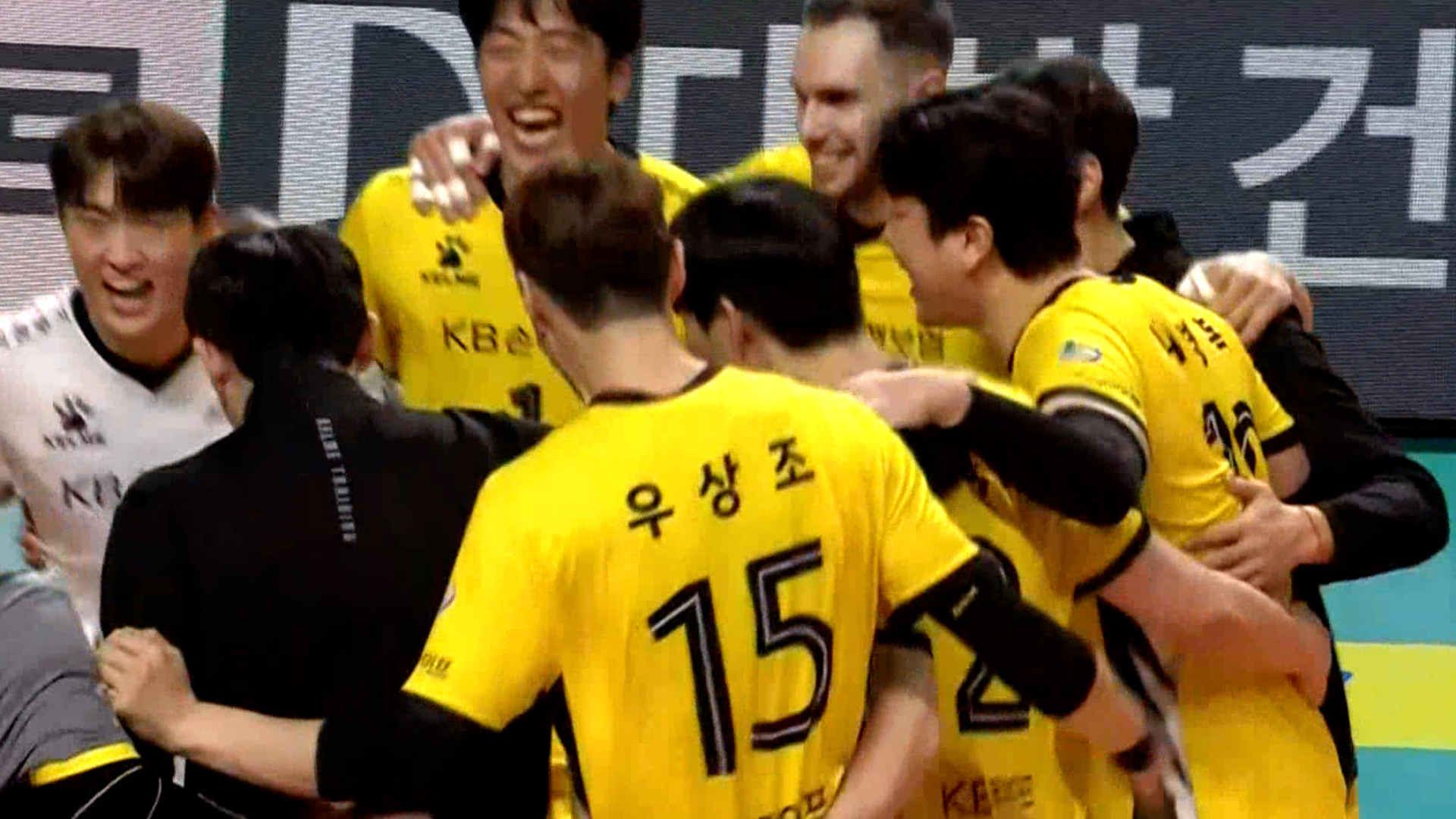 '2위가 보인다!' KB손해보험, 우리카드에 3-1 승리!