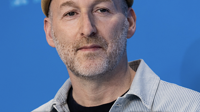 🏆New Film by Director Mikhael Hers Sweeps Famous Film Festival