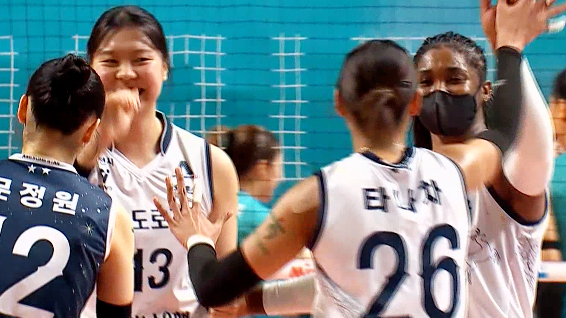 '5세트의 도공은 다르다!' GS칼텍스 상대로 역스윕 승리를 거둔 도로공