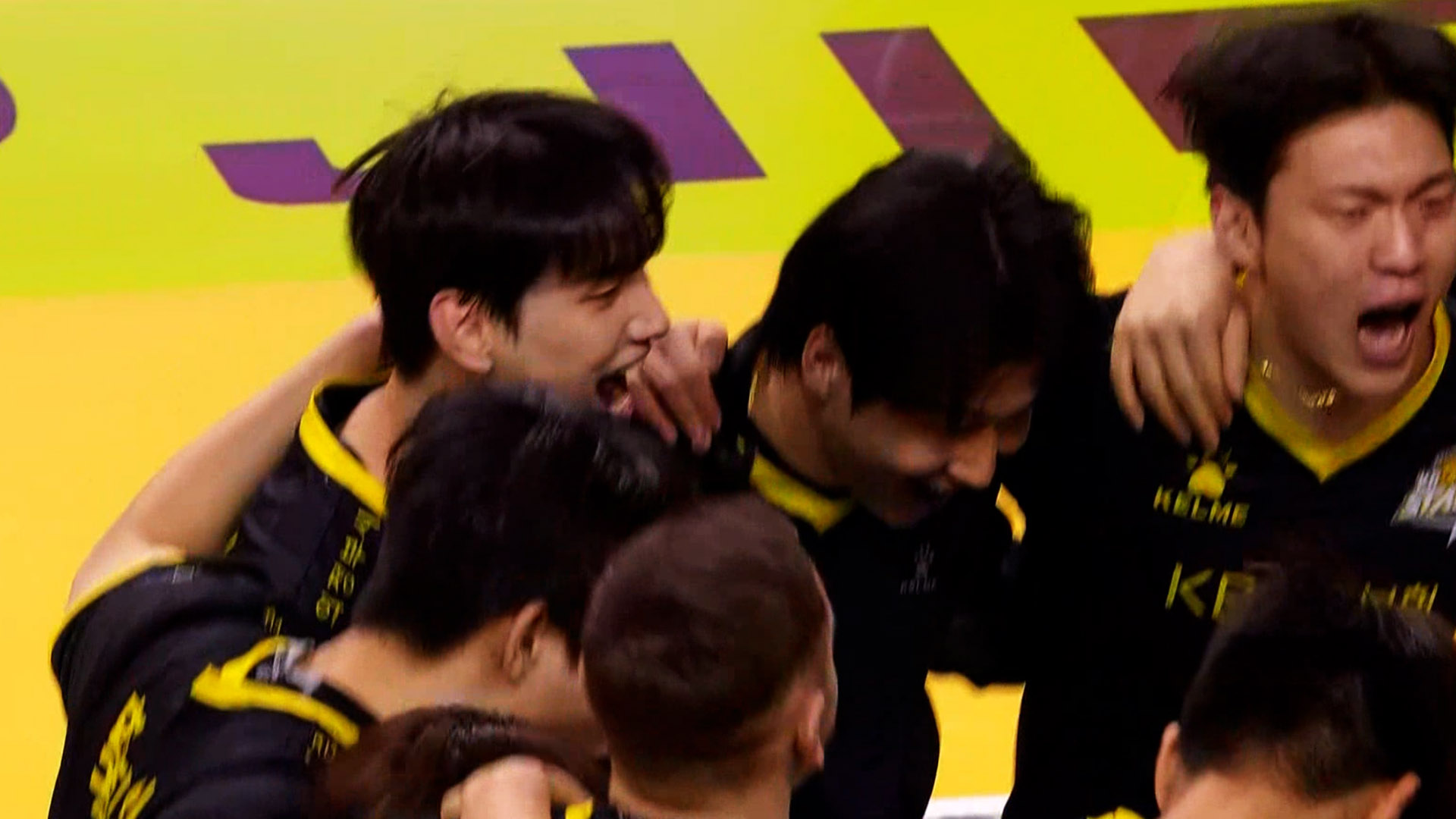 '완벽한 크리스마스!' 1황 대한항공을 꺾고 연승을 이어가는 KB!