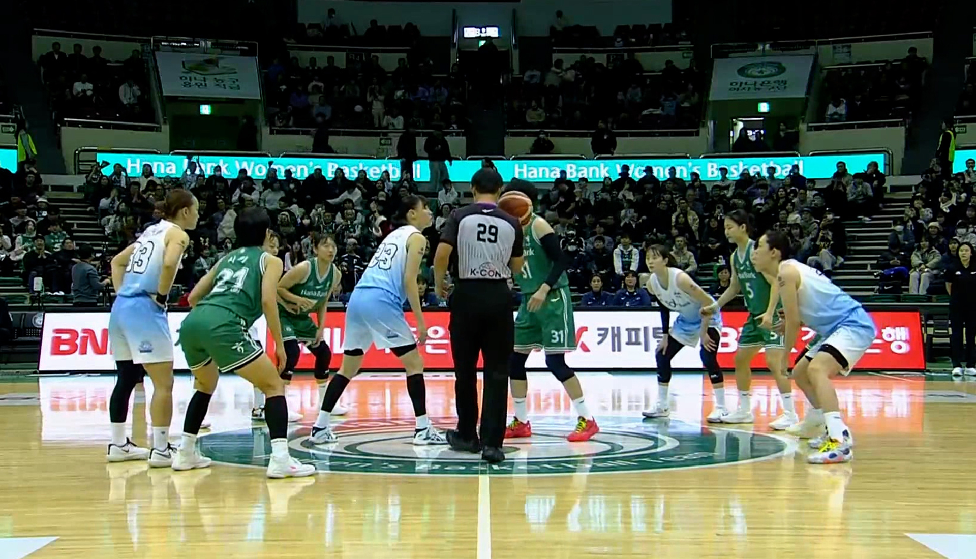 하나은행, 신한은행 상대로 마지막까지 힘겨운 진땀 승리!