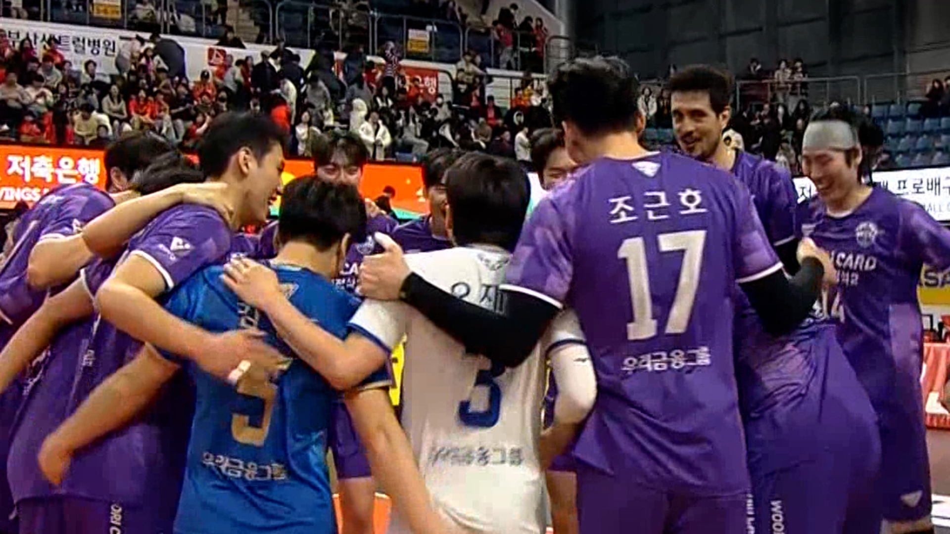 '박철우 감독대행의 데뷔전 승리!' 대역전극을 보여주는 우리카드!