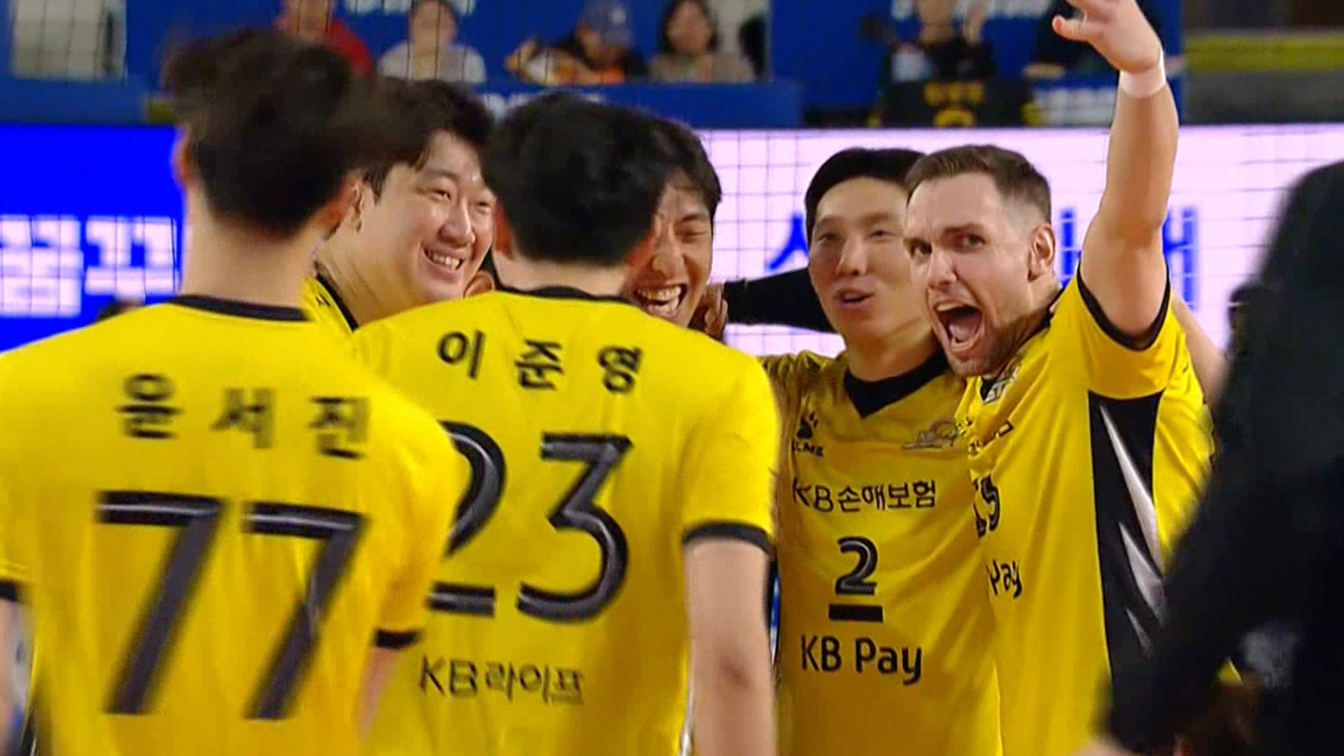 '대행 체제 첫 승!' KB손해보험, 삼성화재 꺾고 3위 탈환!