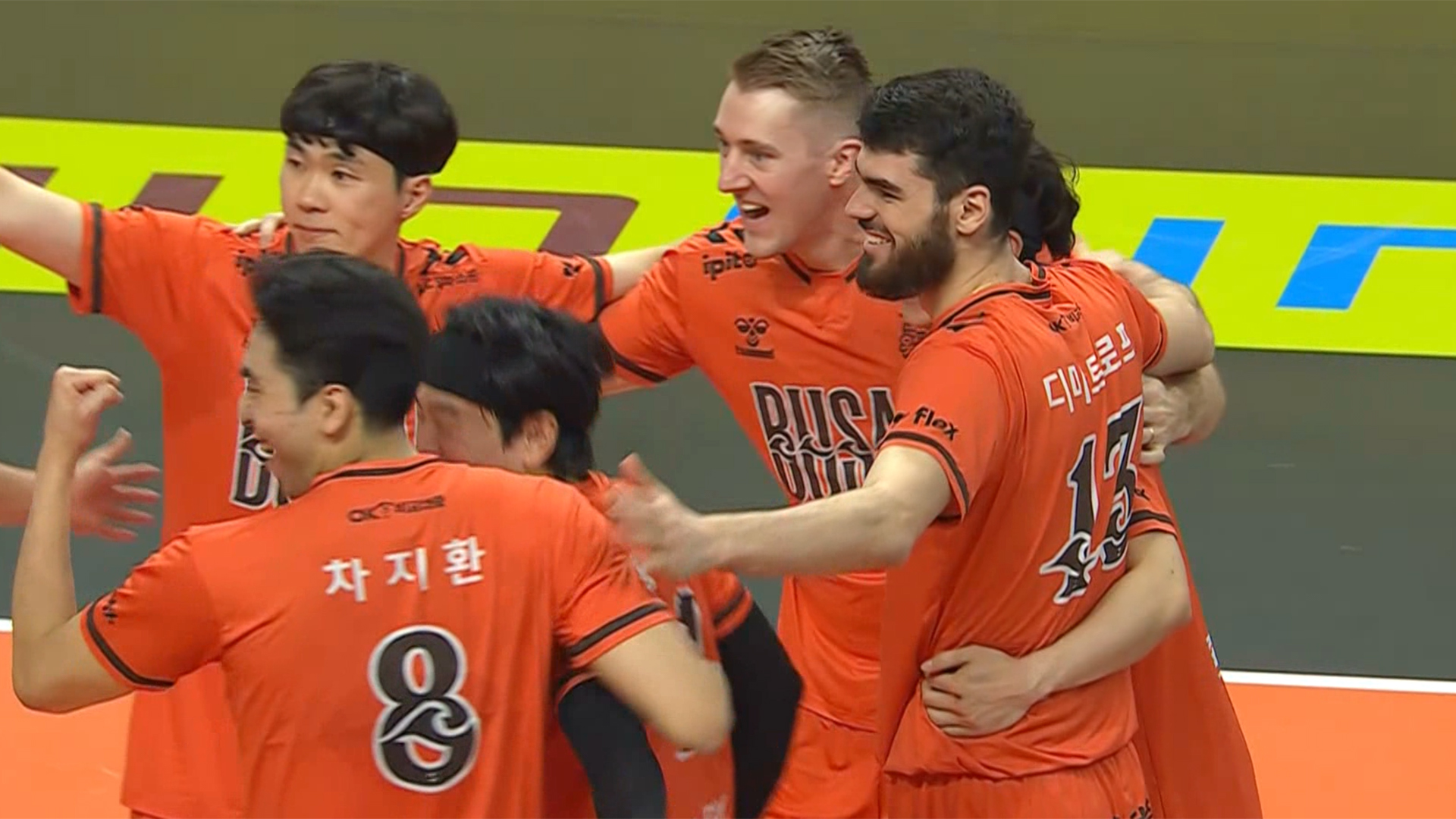 '부산 매직!' OK저축은행, 갈 길 바쁜 현대캐피탈 셧아웃 제압!