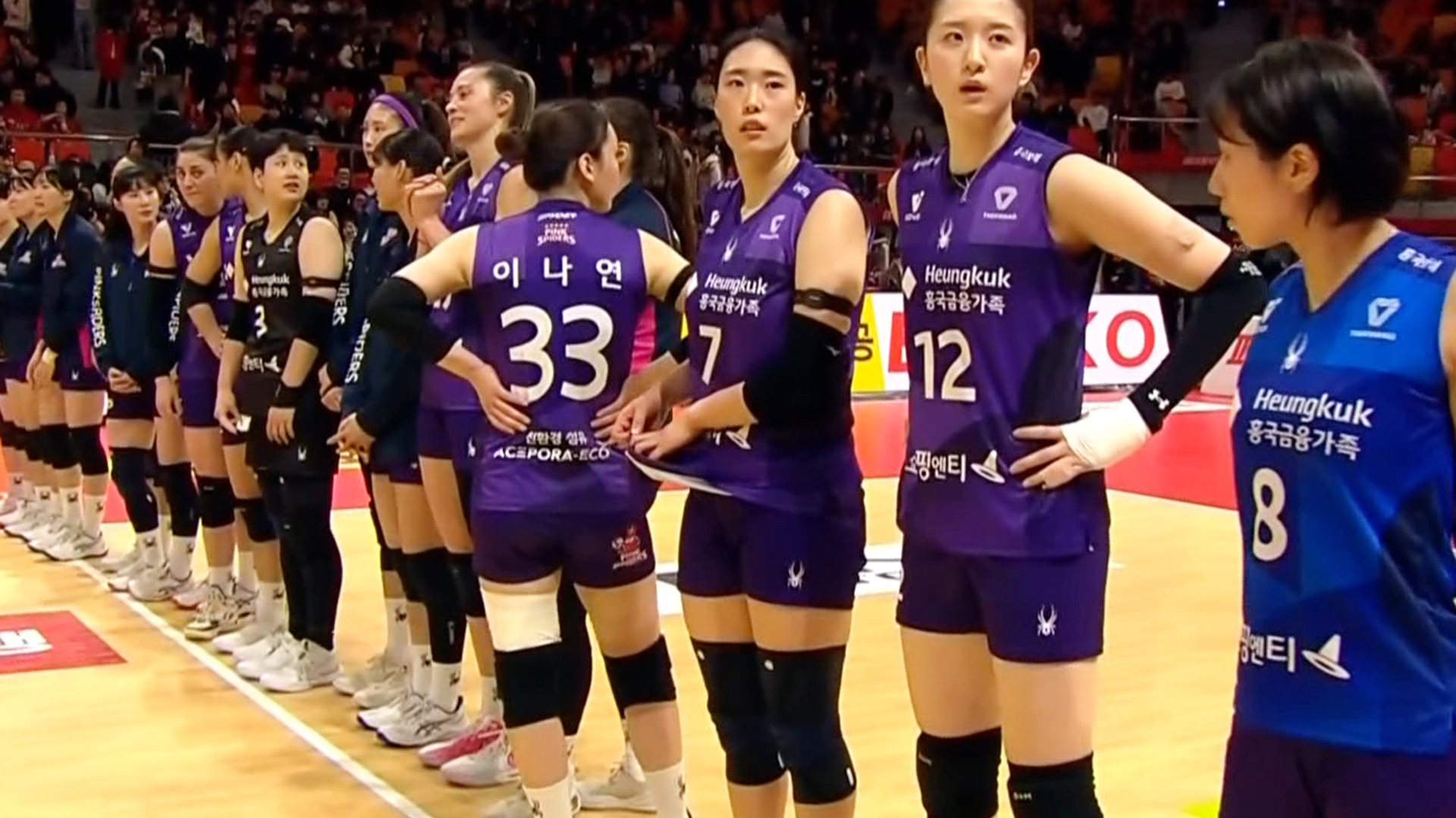 '두 자릿수 득점 4명' 흥국생명, 페퍼저축은행 상대 셧아웃 완승!