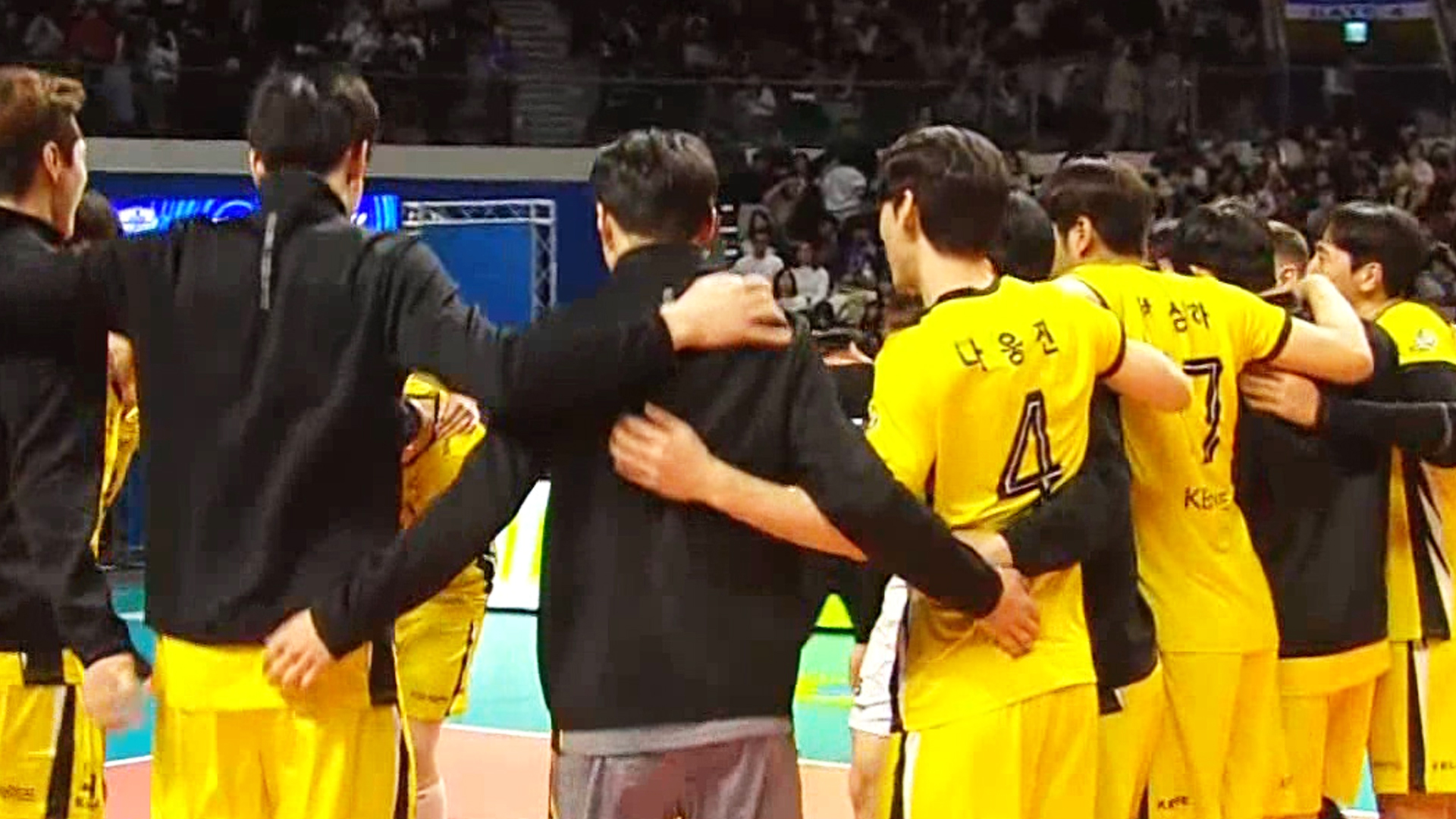 '비예나 트리플크라운' 대행 맞대결 '하현용이 웃었다' KB손해보험