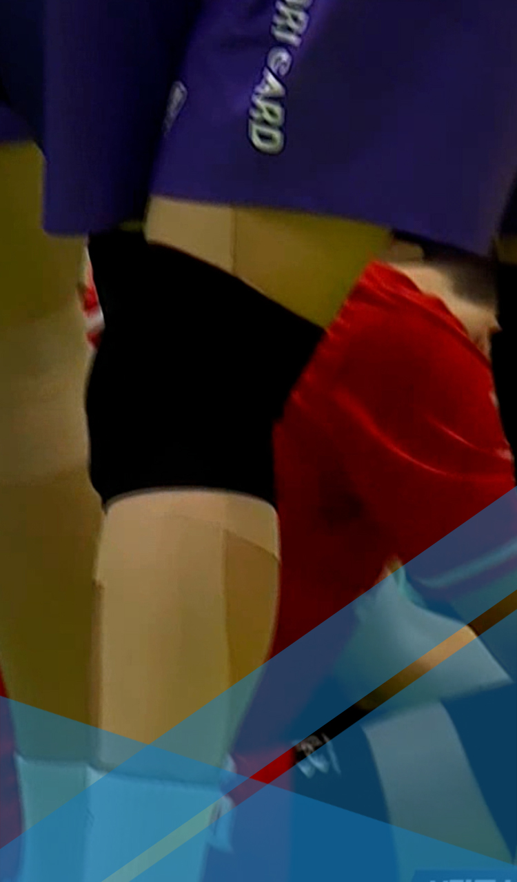 블로킹 착지 과정에서 통증을 호소하는 신영석