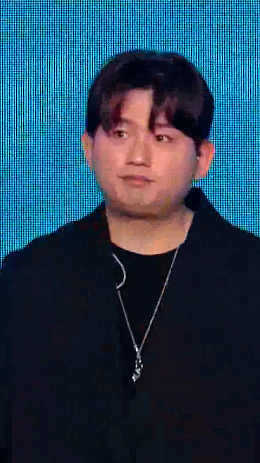 '음악으로 전하는 필승의 염원' 우디의 축하 공연