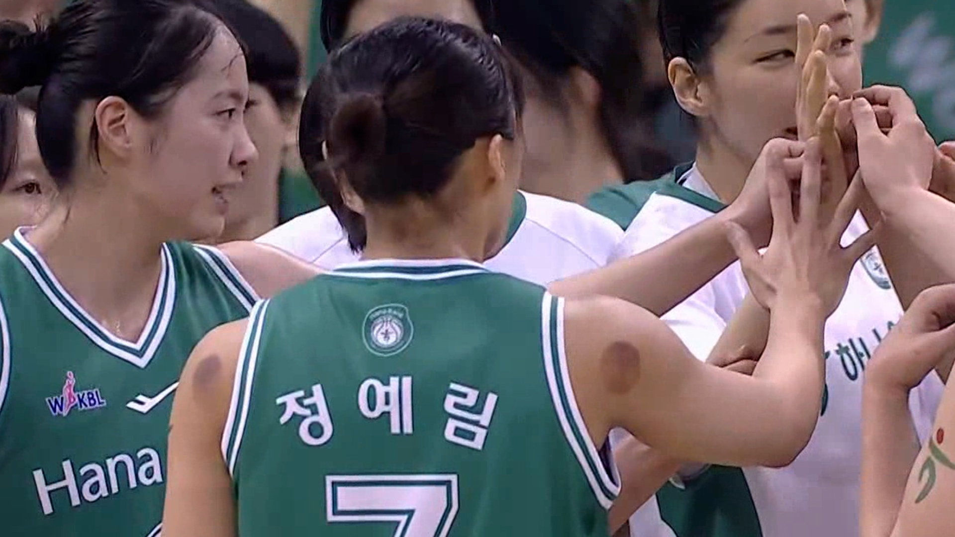 BNK 썸 상대로 승리하며 1위를 굳건히 지킨 하나은행