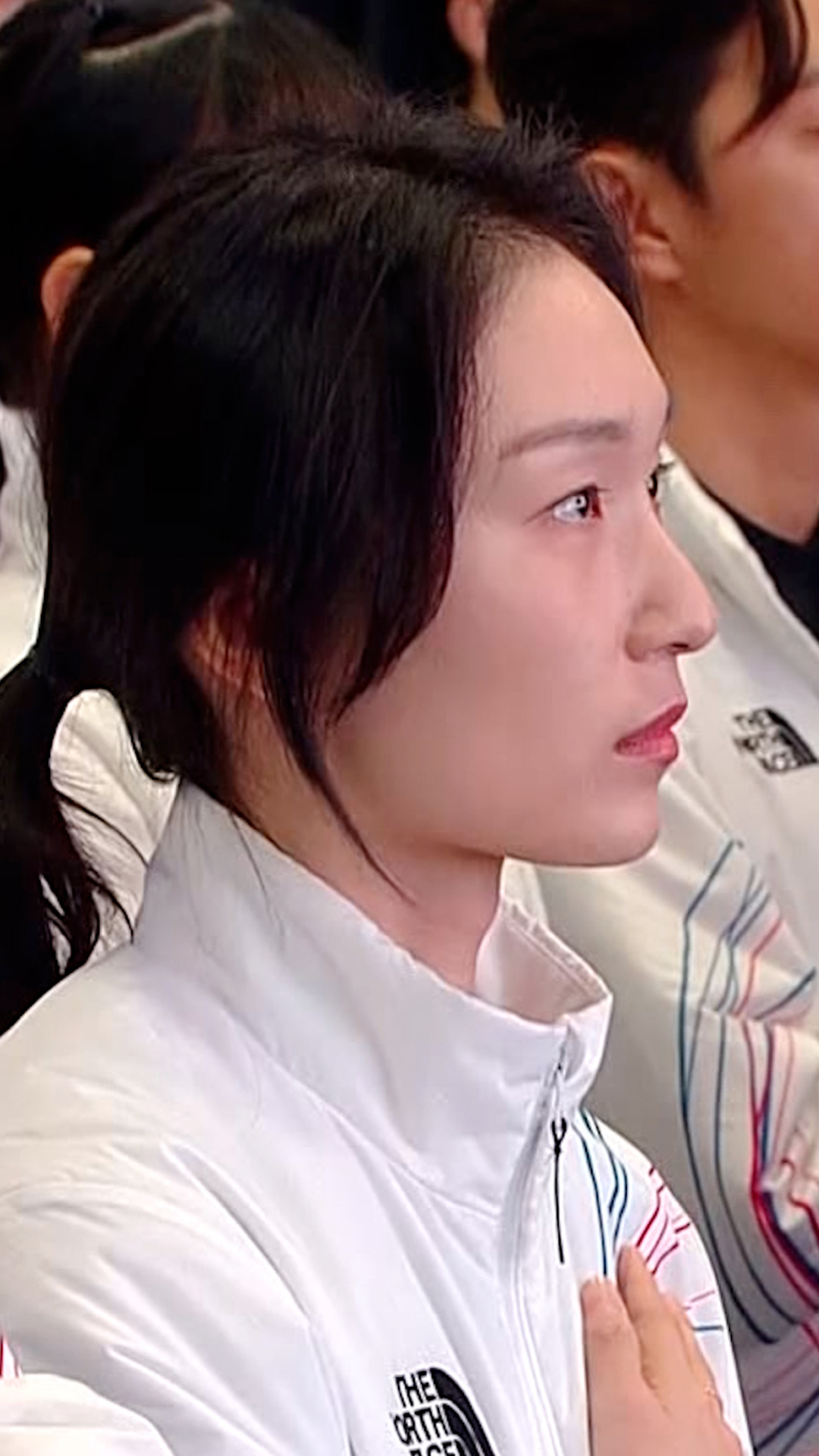 '승리를 향한 결의' 국민의례를 하는 선수단