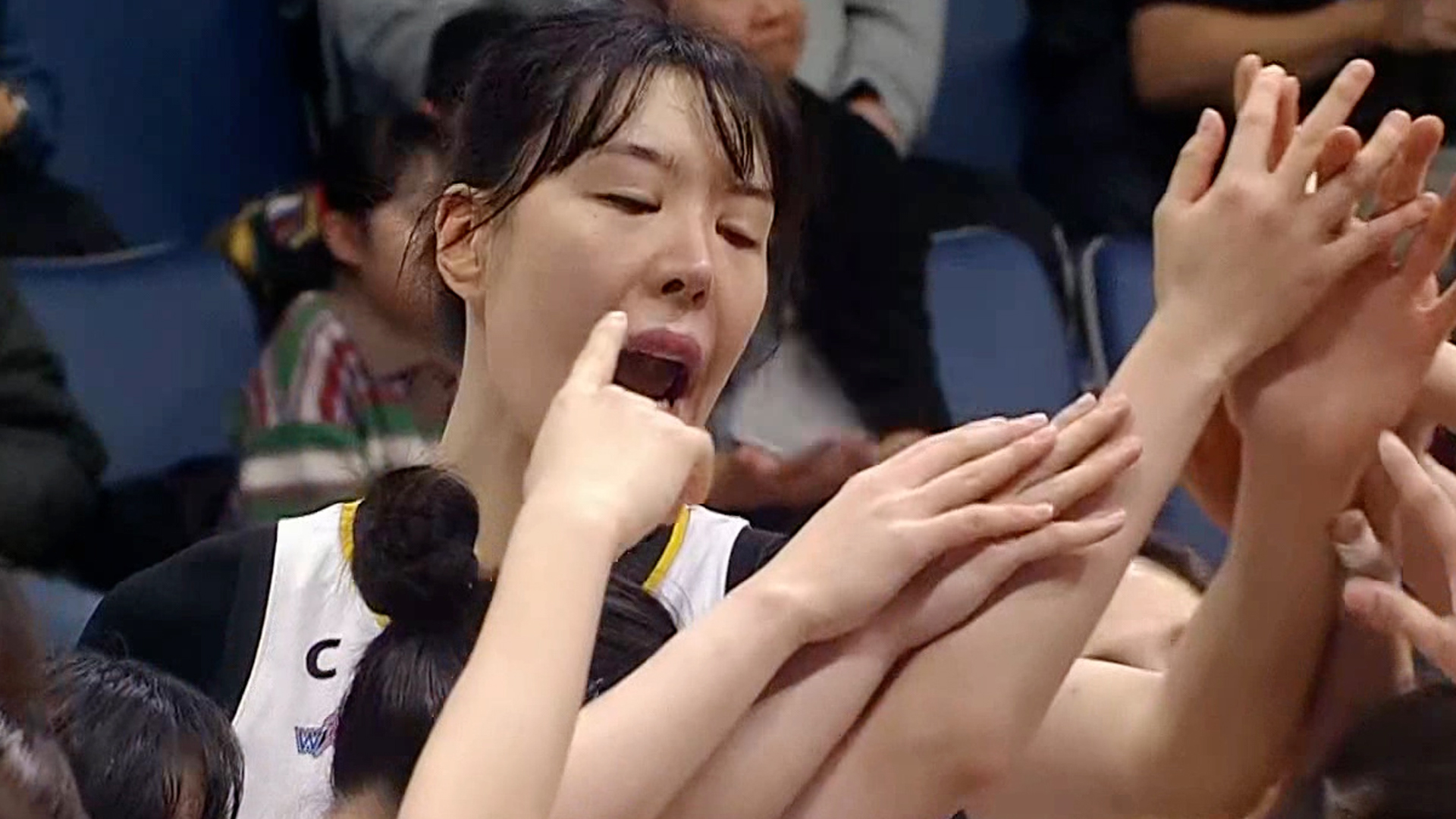 '박지수-강이슬 40점' KB, 신한 잡아내고 4연승 질주!