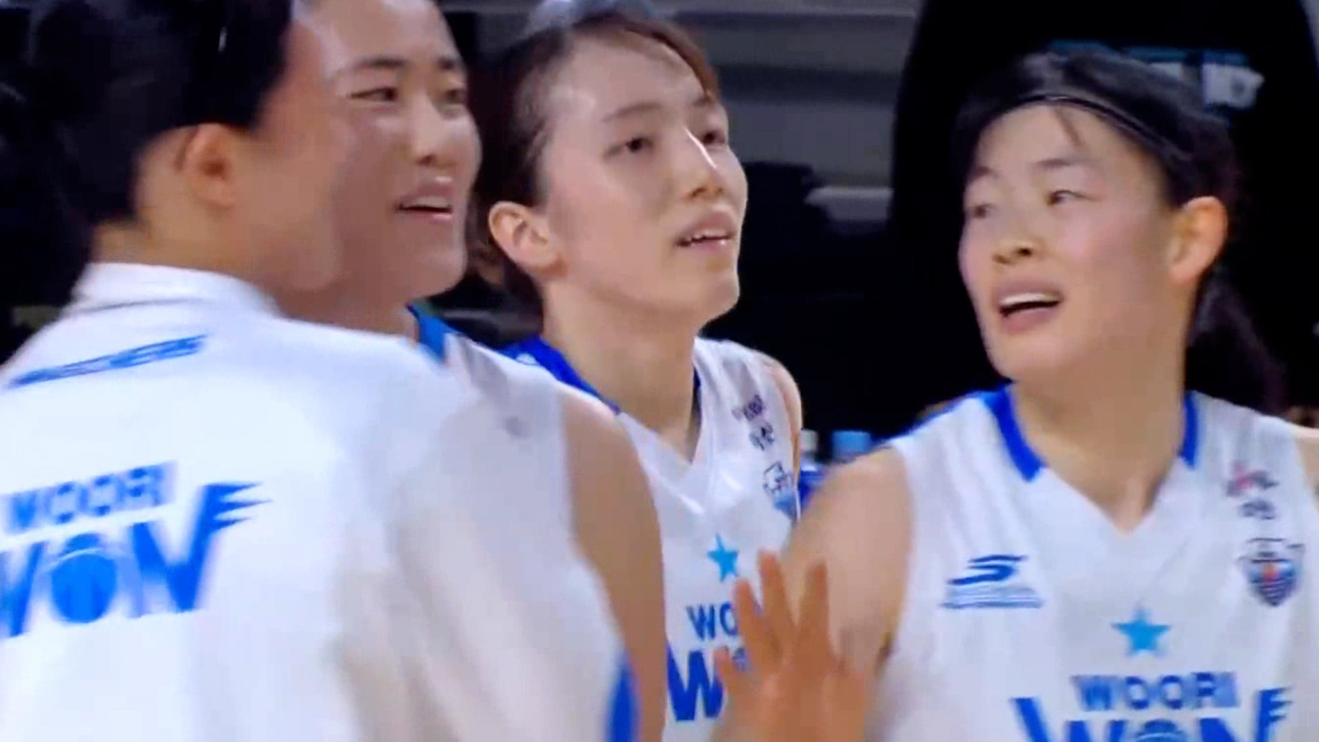 '전반에만 55점' 우리은행, 삼성생명 꺾고 공동 3위 도약