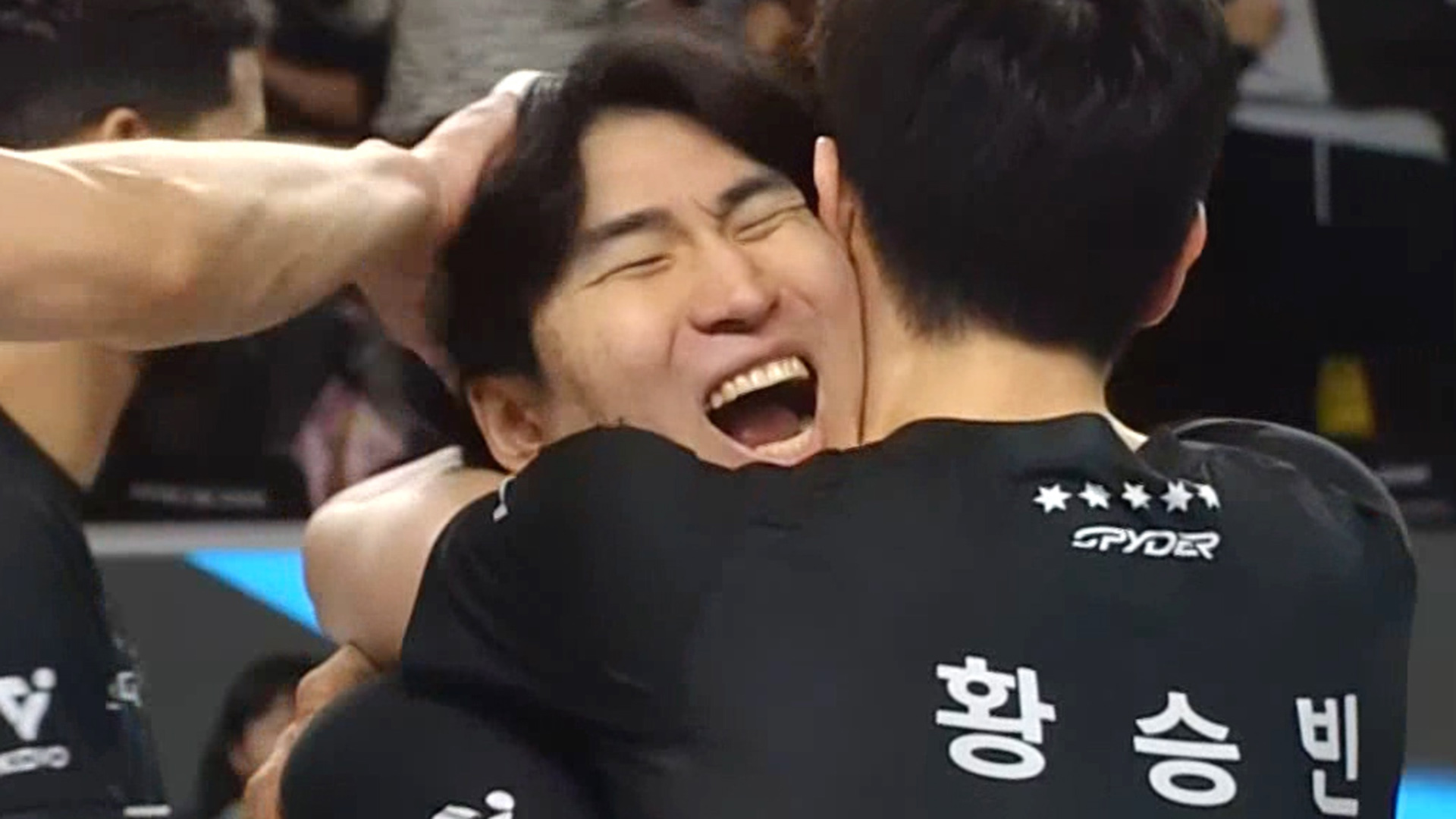 '블로킹으로 압도!' 현대캐피탈, OK저축은행 셧아웃 완승!