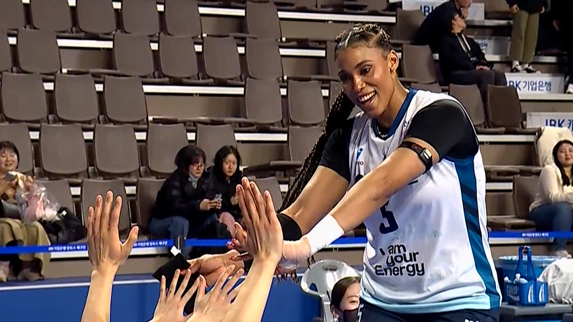 '실바 32득점 활약' GS칼텍스, 4위 기업은행 1점 차 맹추격!