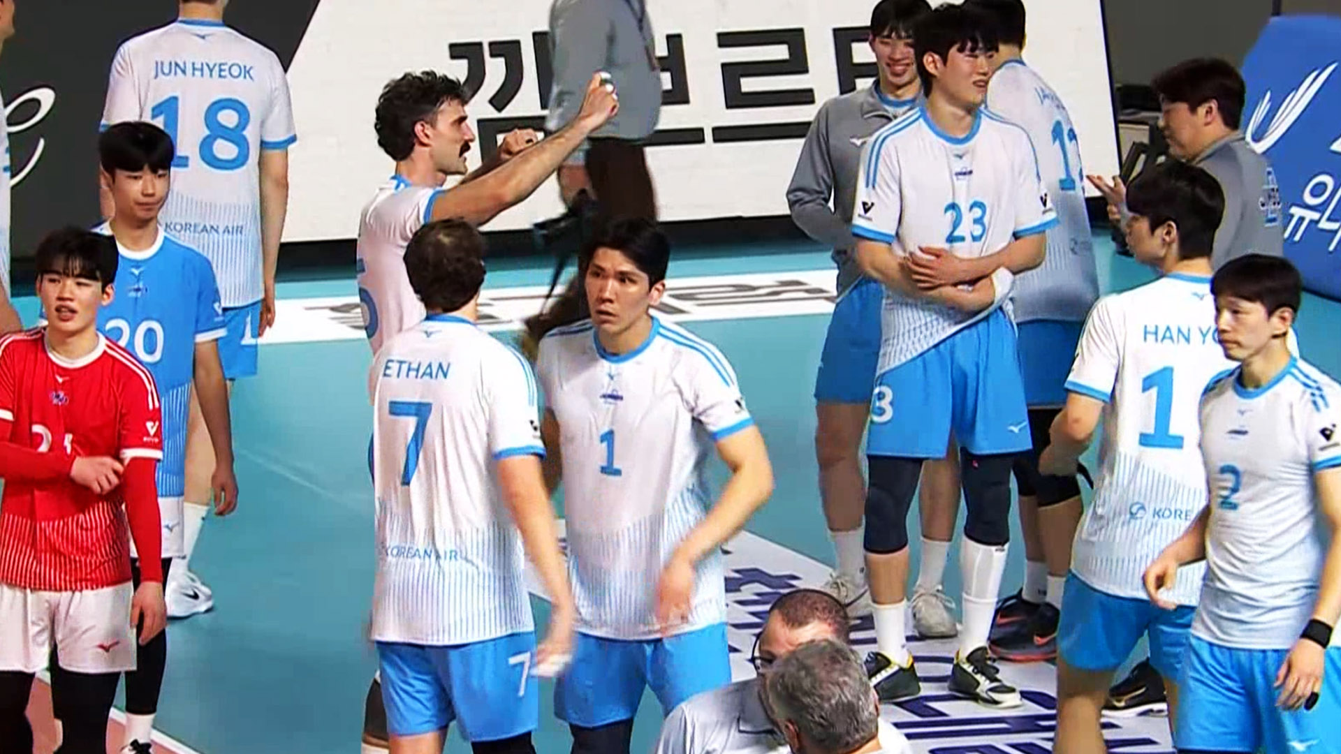 ‘러셀 23점’ 삼성화재에게 셧아웃 승리를 가져가는 대한항공