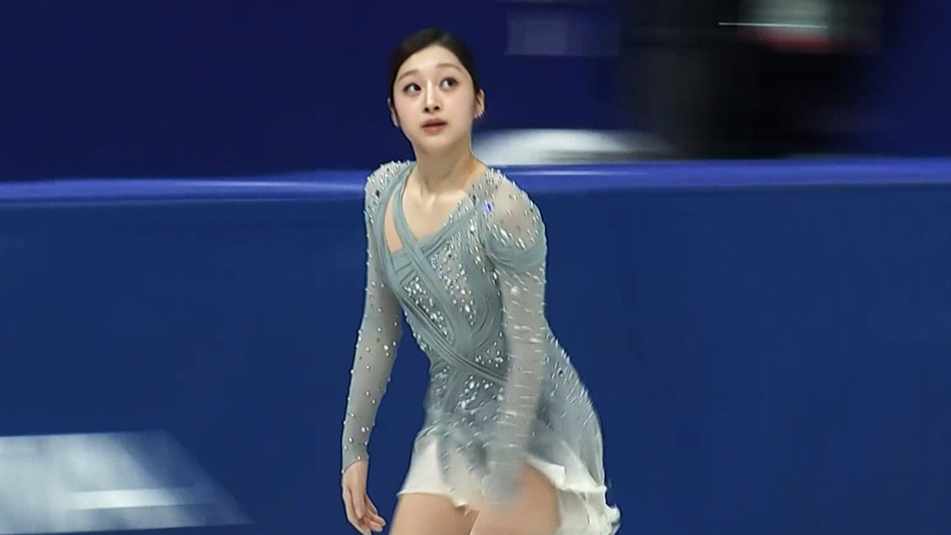 가벼운 몸놀림으로 워밍업을 하는 신지아